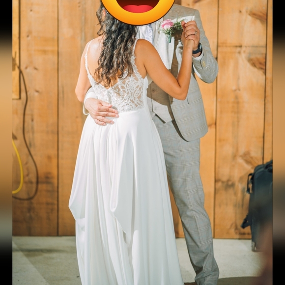 Wedding Gown - Picture 4 of 11